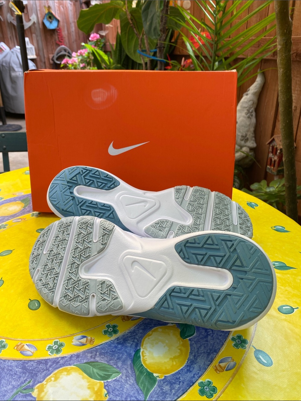 Nike legend essential 2 white and blue aura phantom Trainer Sneakers size 11 - Picture 4 of 8